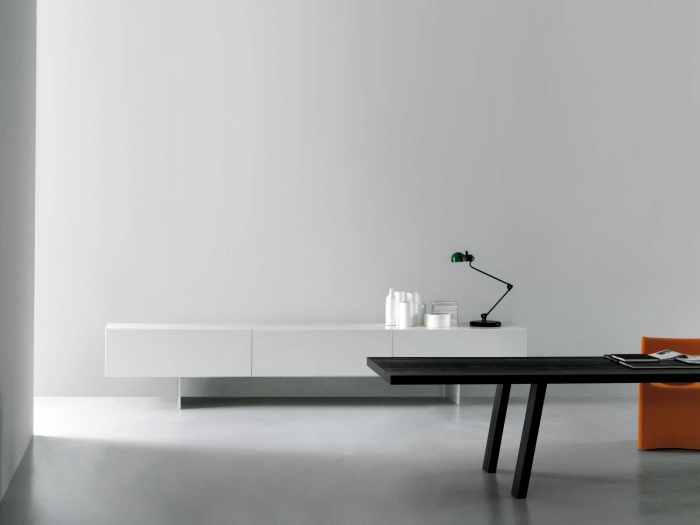 Vit skänk-i-högglans-puristisk-Piero-Lissoni-Design-Porro