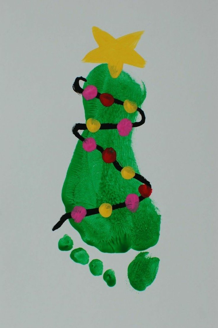 julhantverk barn fotavtryck grönt julgran stjärna måla