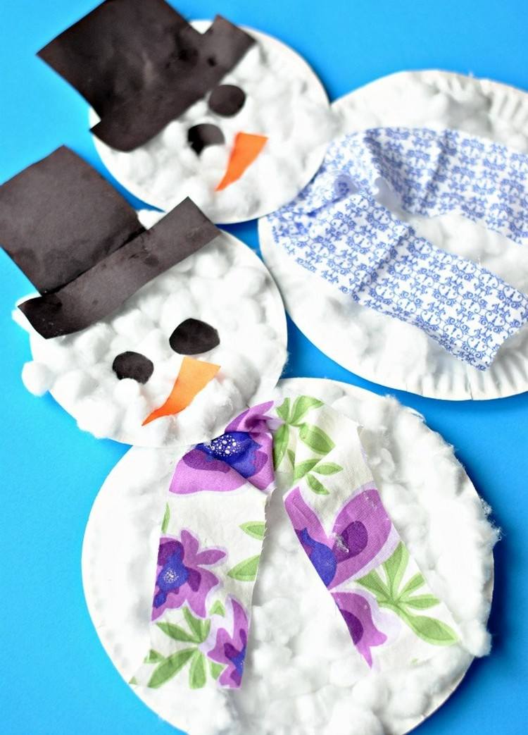 Pappersplatta snögubbe med småbarn till jul