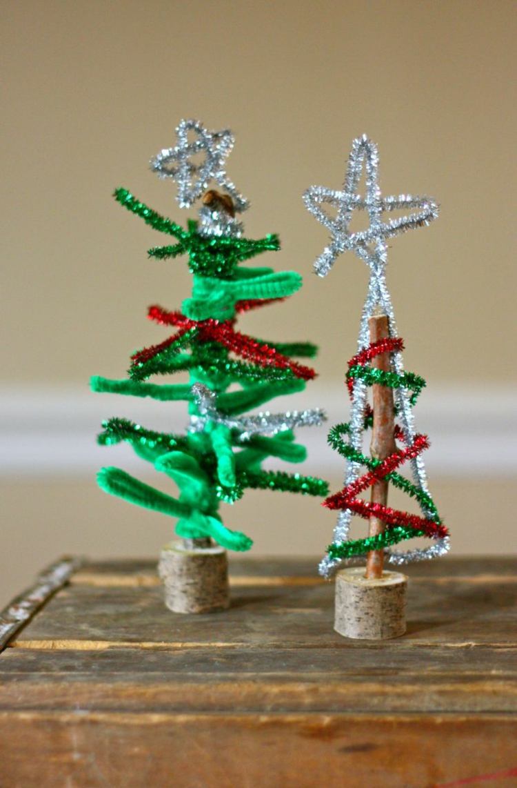 Julhantverk-naturmaterial-kanelstänger-jul-träd-kork-plyschtråd