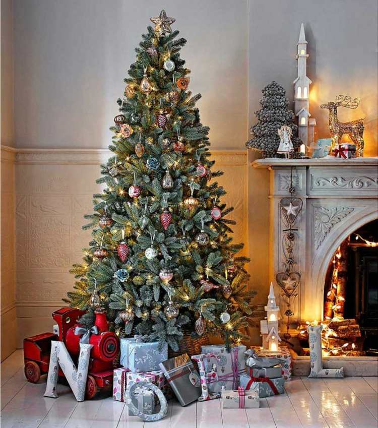 Julgran festligt dekorera vintage eldstad dekoration enkel