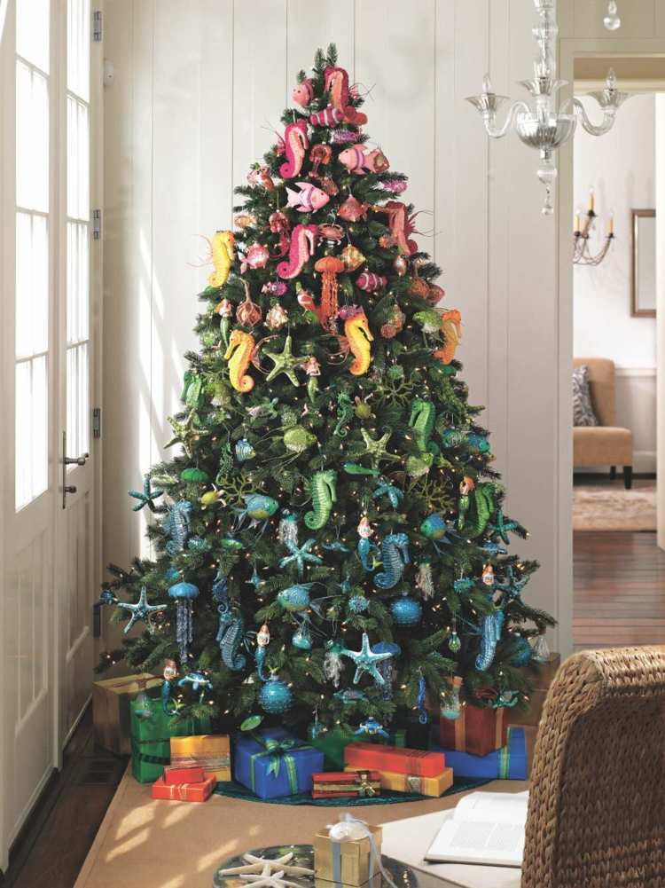 Julgran festligt dekorera färgglada färger ombre sjöhästar strandstil