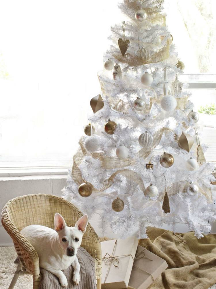 dekorera julgran elegant vitt guld accenter vintage