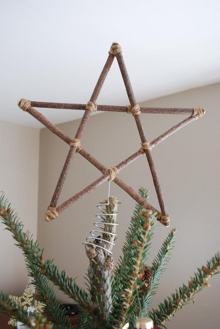 Dekorera julgranen naturligtvis med en DIY -stjärna av trä