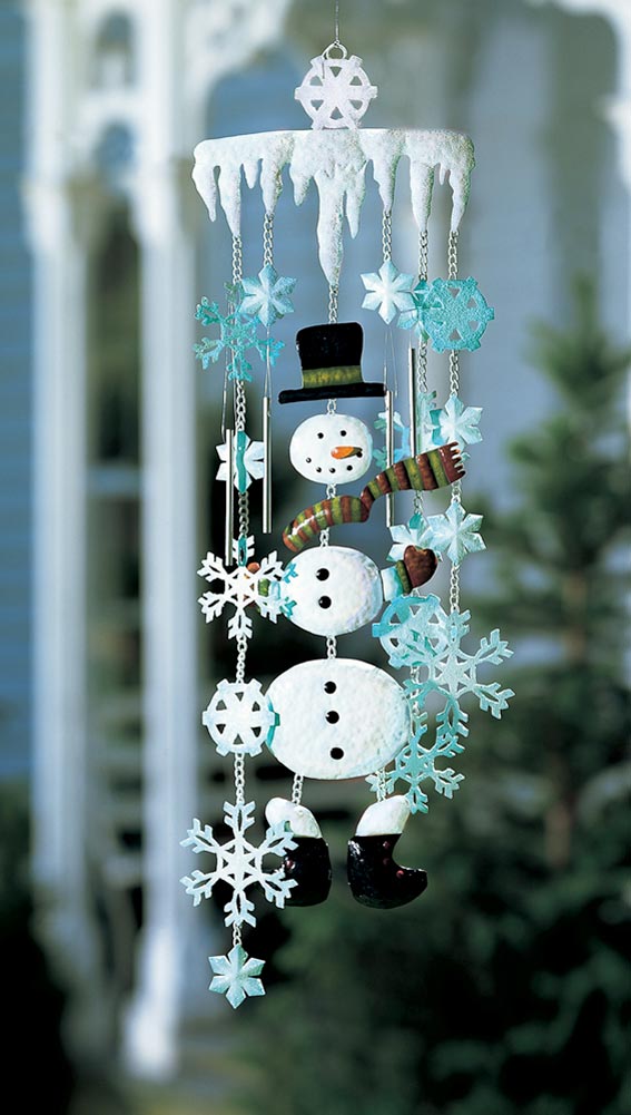 festlig-jul-dekoration-utanför-dekorera-snögubbe