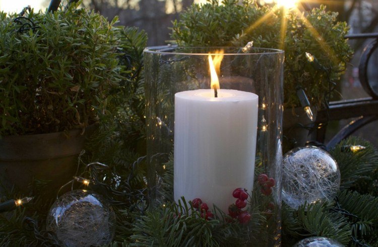 juldekoration på balkongen vinter-lykta-lykta-idé-ljus-romantisk-jul