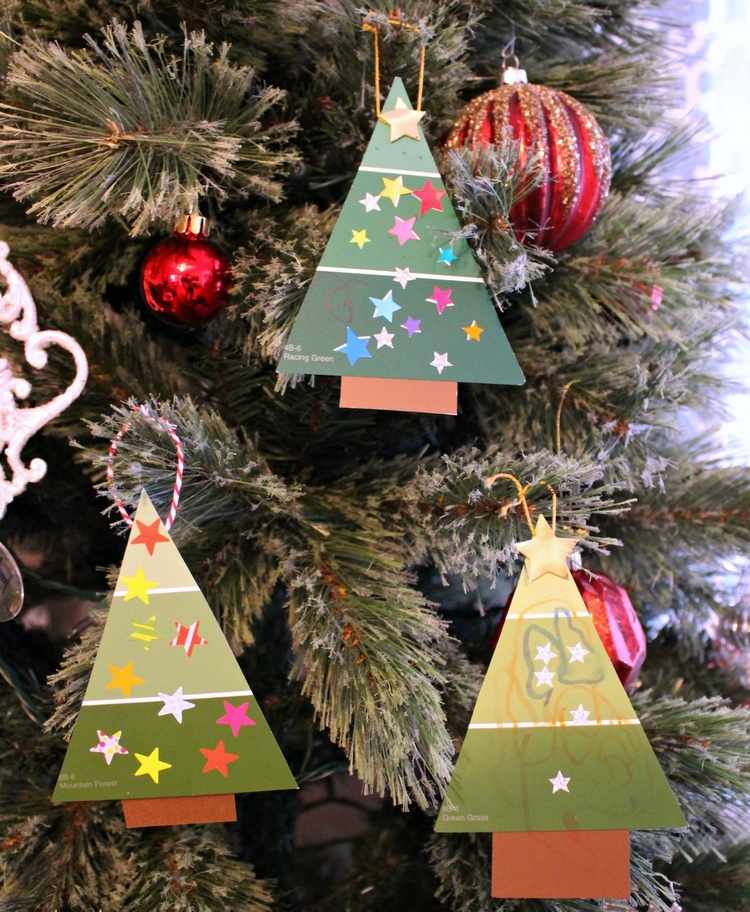 Juldekoration från återvinning tinker julgranar gamla papper konstruktion papper klistermärke ritning barn dekorera träd