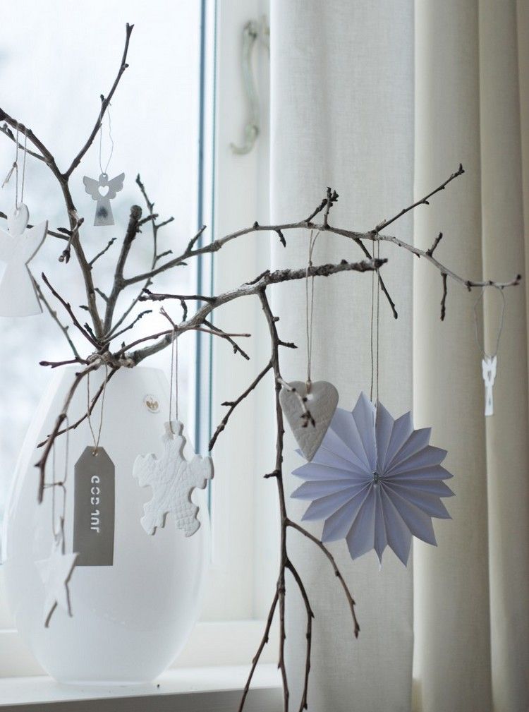 jul-dekoration-fönster-gör-själv-grenar-porslin-vas-hängen
