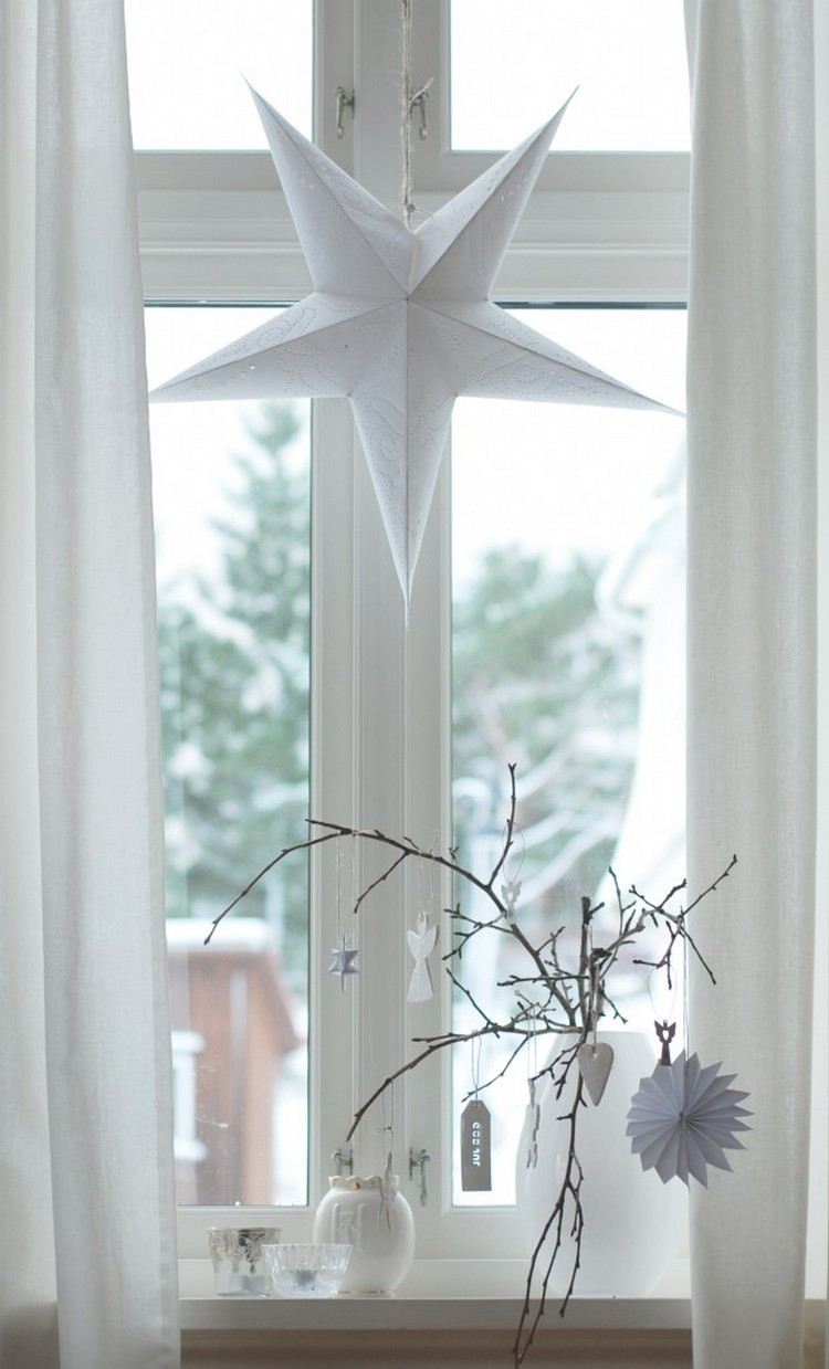 jul-dekoration-fönster-gör-det-själv-papper-stjärna-fönsterbrädan
