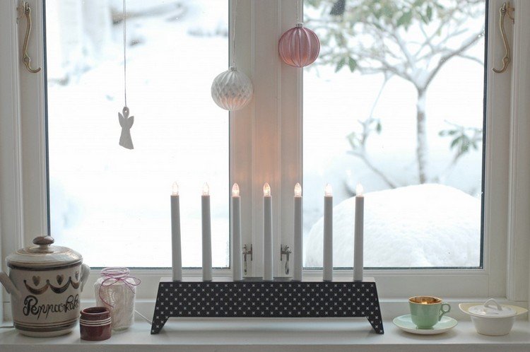 Juldekoration-fönster-gör-själv-hängande-fönsterbrädan