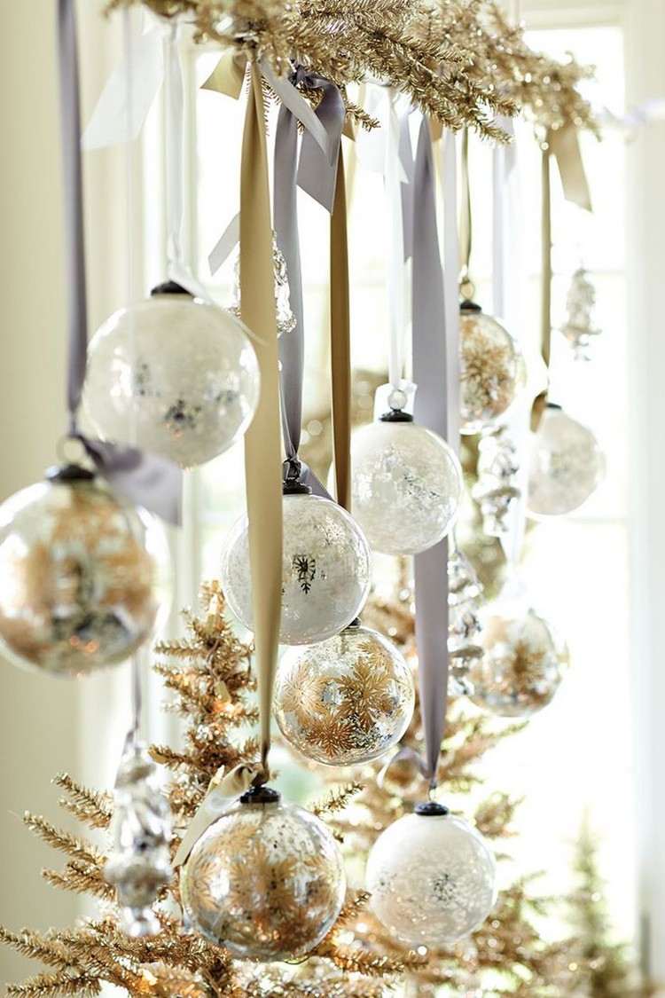 jul-dekoration-fönster-idéer-dekorerade-glas-bollar-öglor
