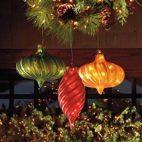 hängande-jul-dekoration-utanför-balkong