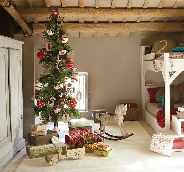 Adventskalender barnrum Julgran gungstol gåvaidéer