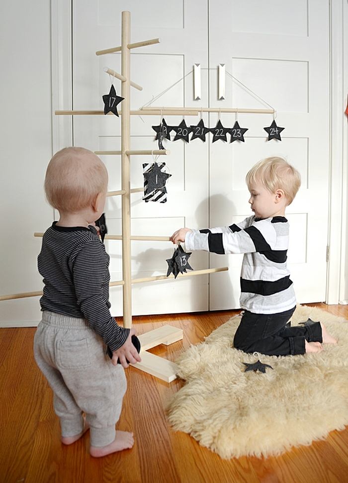 Barn gör sina egna adventskalendrar med en puristisk design
