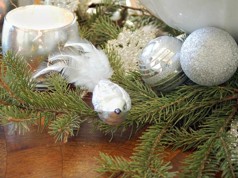 Juldekoration-silver-jul-boll-fågelträd