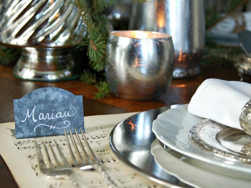 Juldekoration-silver-gran-anteckningar-papper-bord dekoration