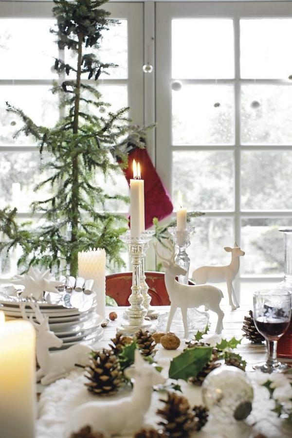 Juldekoration vit grön hjort kotte bord ljusstake