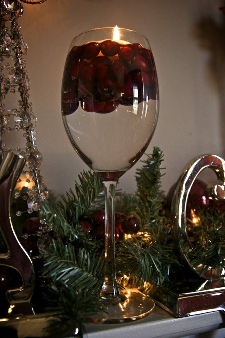 juldekoration vinglas flytande ljus bär vatten gran grön konstgjord