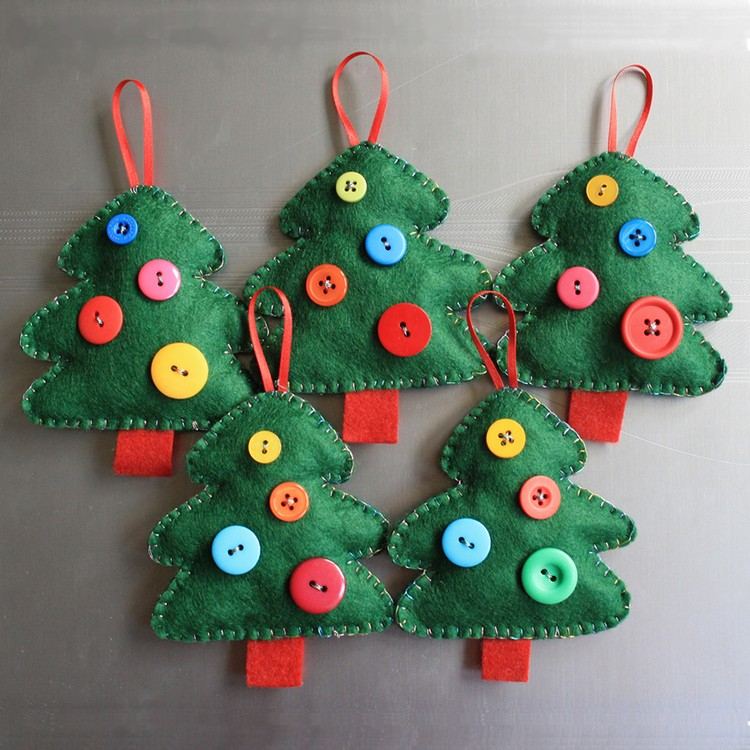 jul-dekoration-nära-idéer-filt-gran-träd-färgglada-knappar-jul-träd-hängen