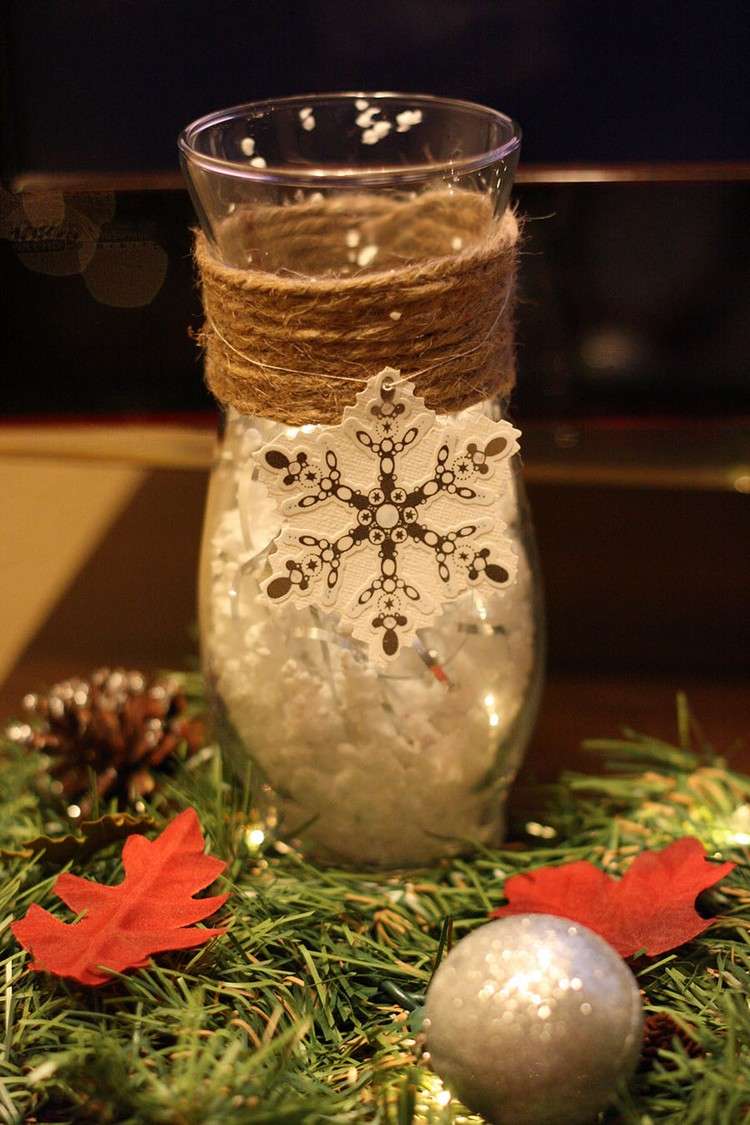 juldekoration-gör-det-själv-papper-snöflinga-hängande-vas