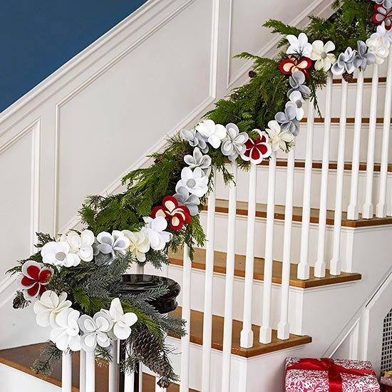 julgarland filt blommor tinker gran grenar räcke