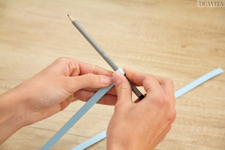 Forma quillingremsor med hjälp av en penna