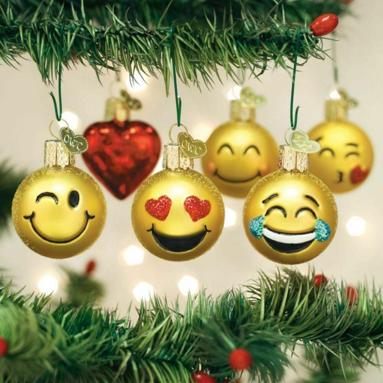 Gör julklappar till vuxna Emojii julgransdekoration själv