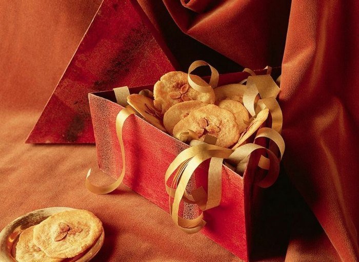 julkakor nötter presentförpackning röd idé