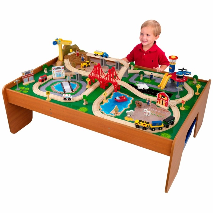 Playhouse-on-table-by-Playmobil-eller-Leggoland