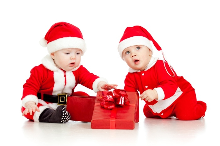 Baby i kostymer jultomten