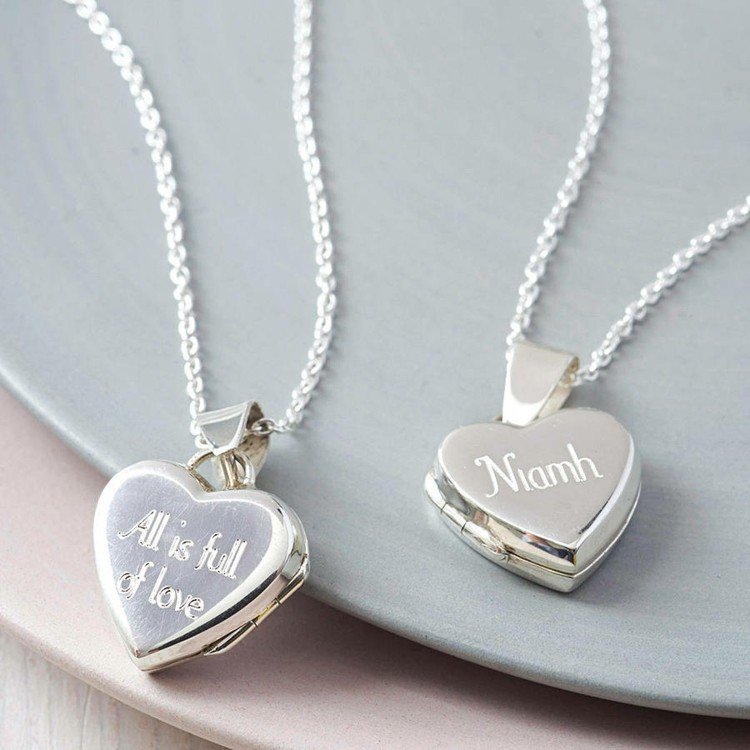 Julklappar till tonåringar locket graverade silver kedja