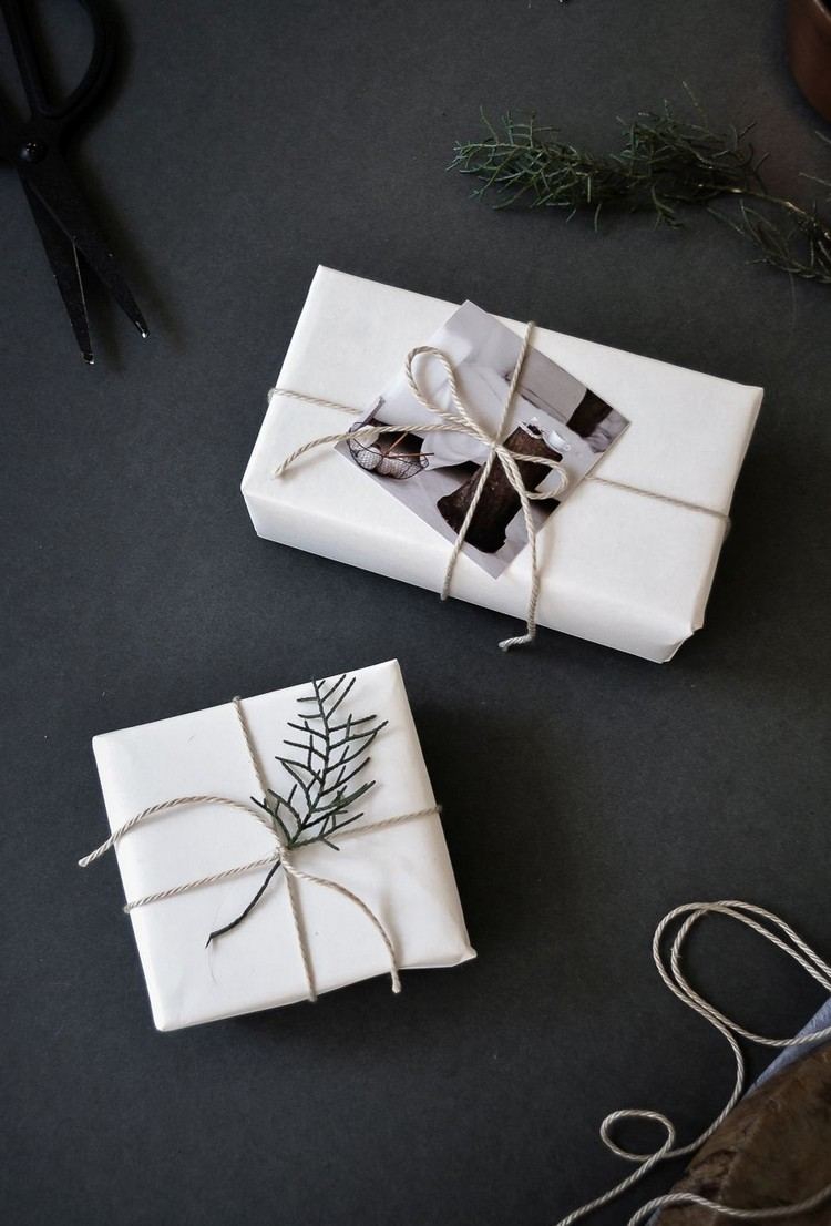 förpackning jul presenterar instruktioner-monokrom-papper-sträng-foto-gren