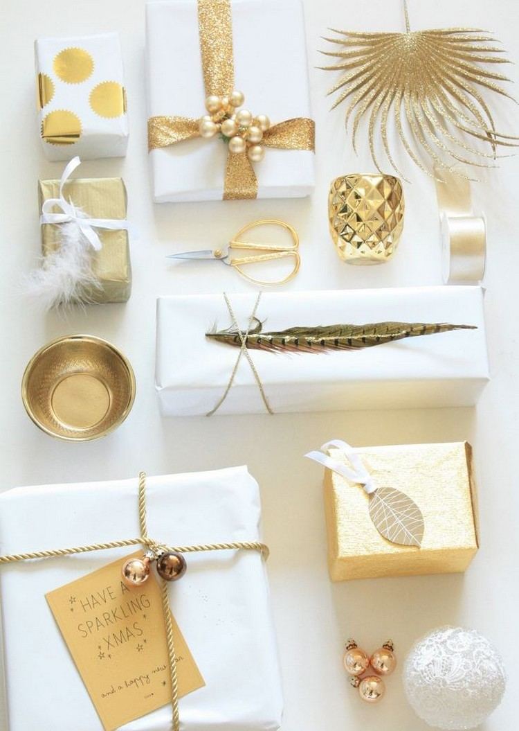 julklappar linda idéer-gyllene-sträng-mini-jul-bollar-fjäder-bär