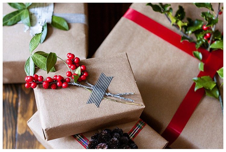 jul-present-inslagning-idéer-kraft-papper-bär-grenar-washitape