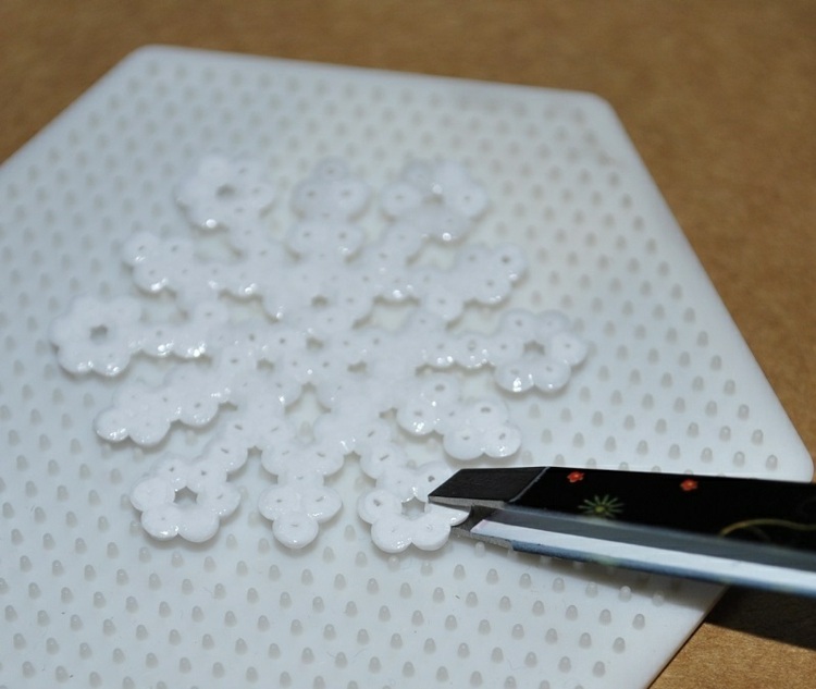 pegboard snöflingor strykpärlor julmotiv