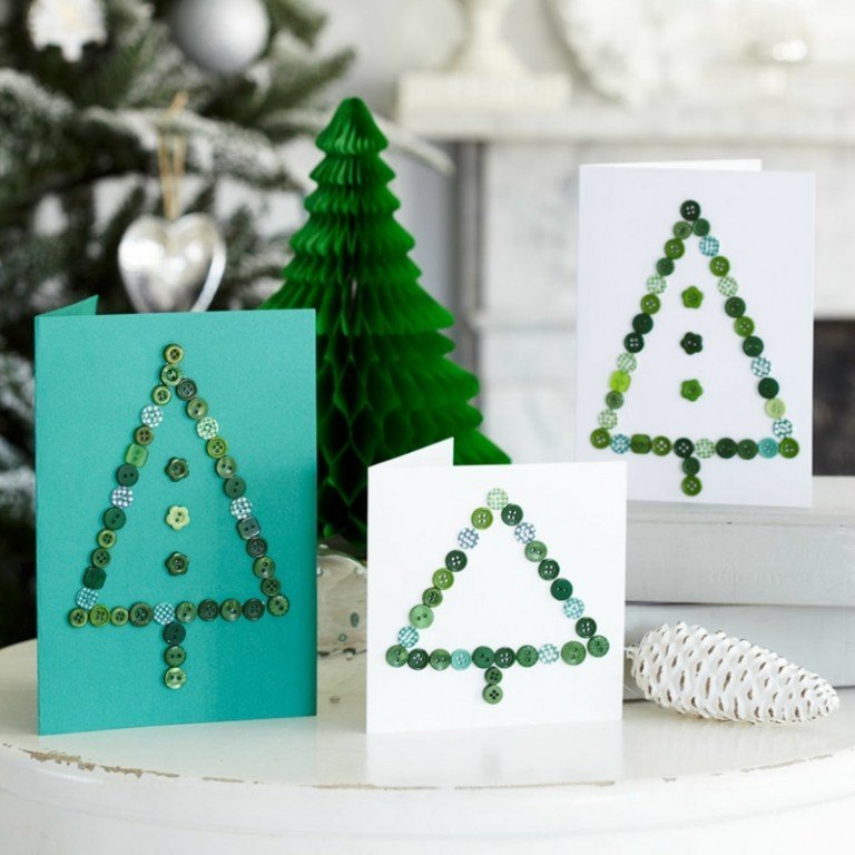 gör dina egna julkort granar gröna nyanser knappar tallkottar vita