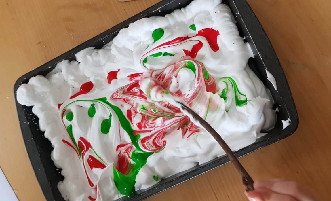 Att göra julkort, måla gratulationskort med akrylfärger, marmoreringsinstruktioner