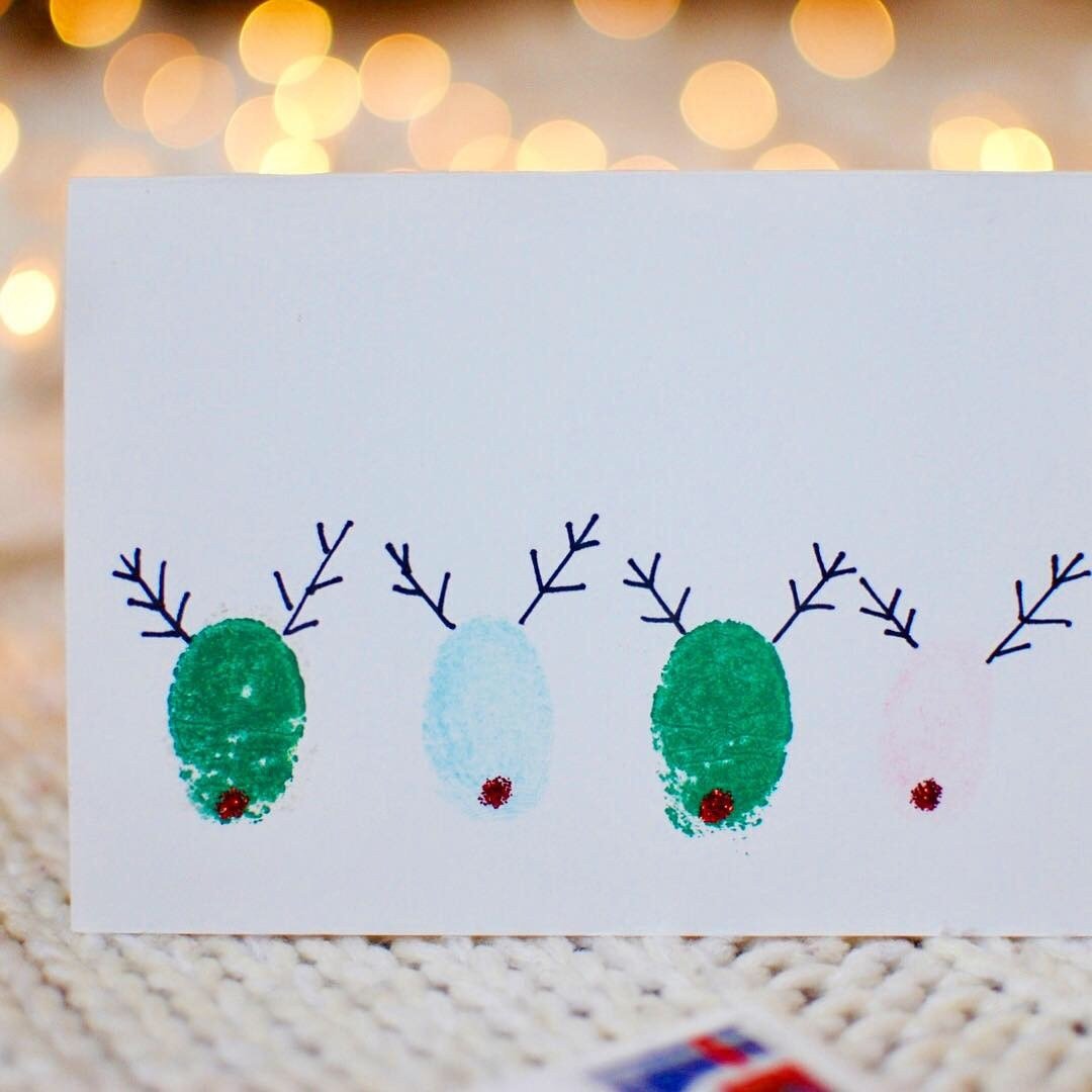 Gör ett julkort med fingeravtryck, DIY -idéer med barnen och hur man målar renarna Rudolf