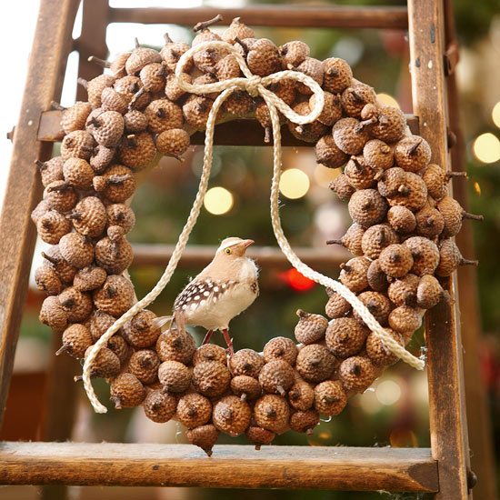 Dekorationsidéer, hantverk med höstfrukter, krans att hänga upp jul