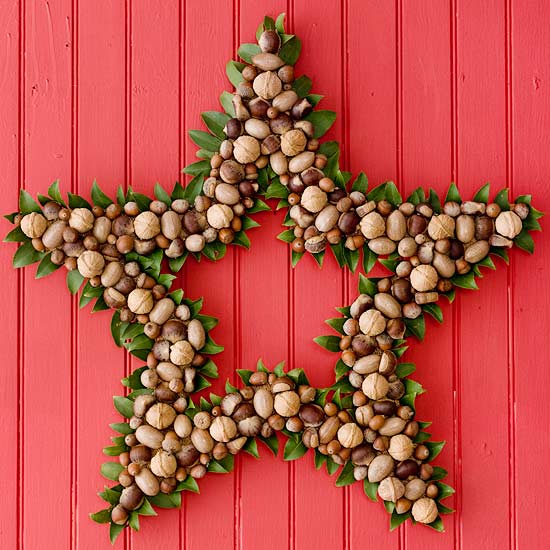 Julstjärndörrdekoration hantverksidéer kransnötter som dekorerar jul