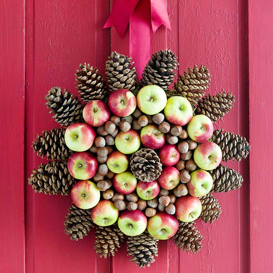 Julkrans göra dina egna idéer gran kon-äpplen dörr dekoration