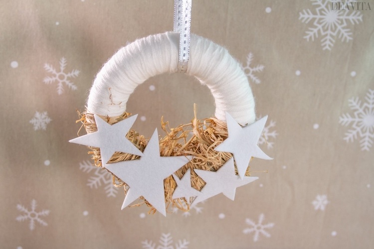 DIY julkrans gör dig till vita stjärnor filt av raffiaullstrådgarn