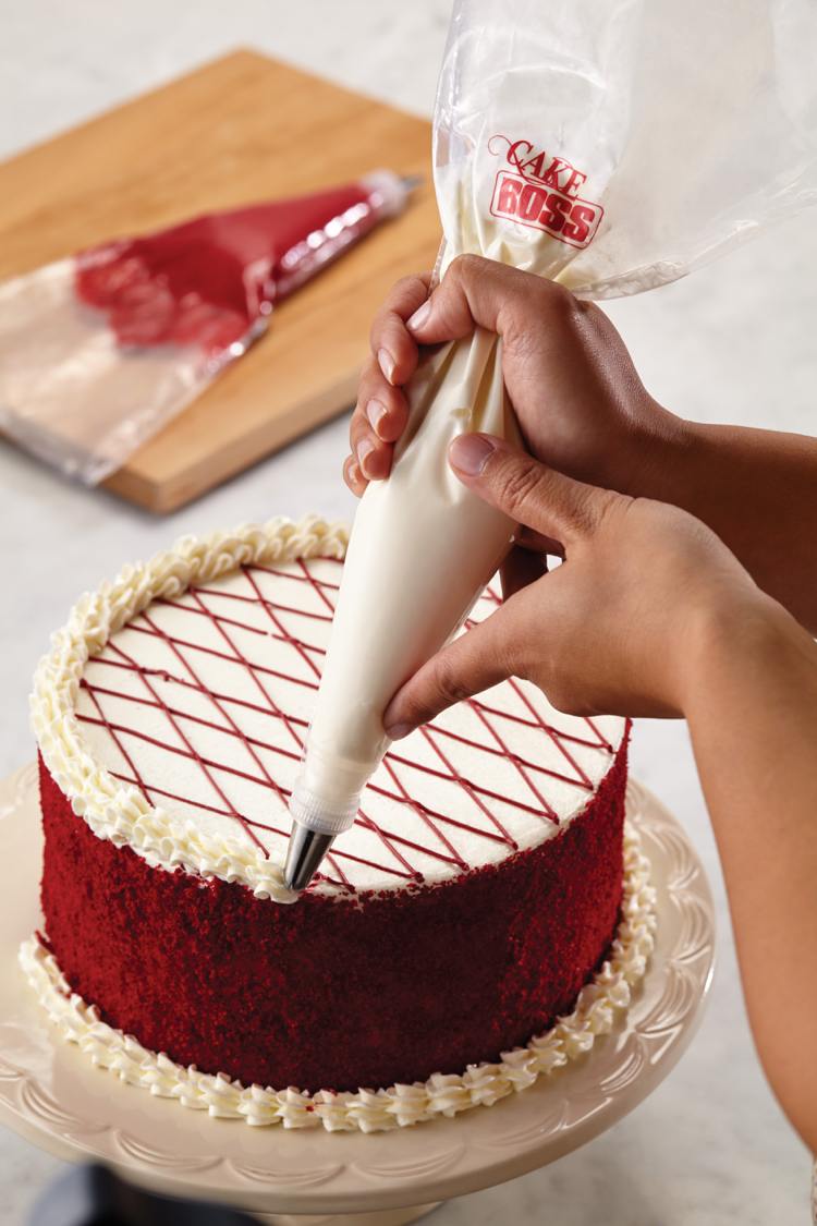 jul-tårta-bakning-recept-röd-sammet-tårta-garnering