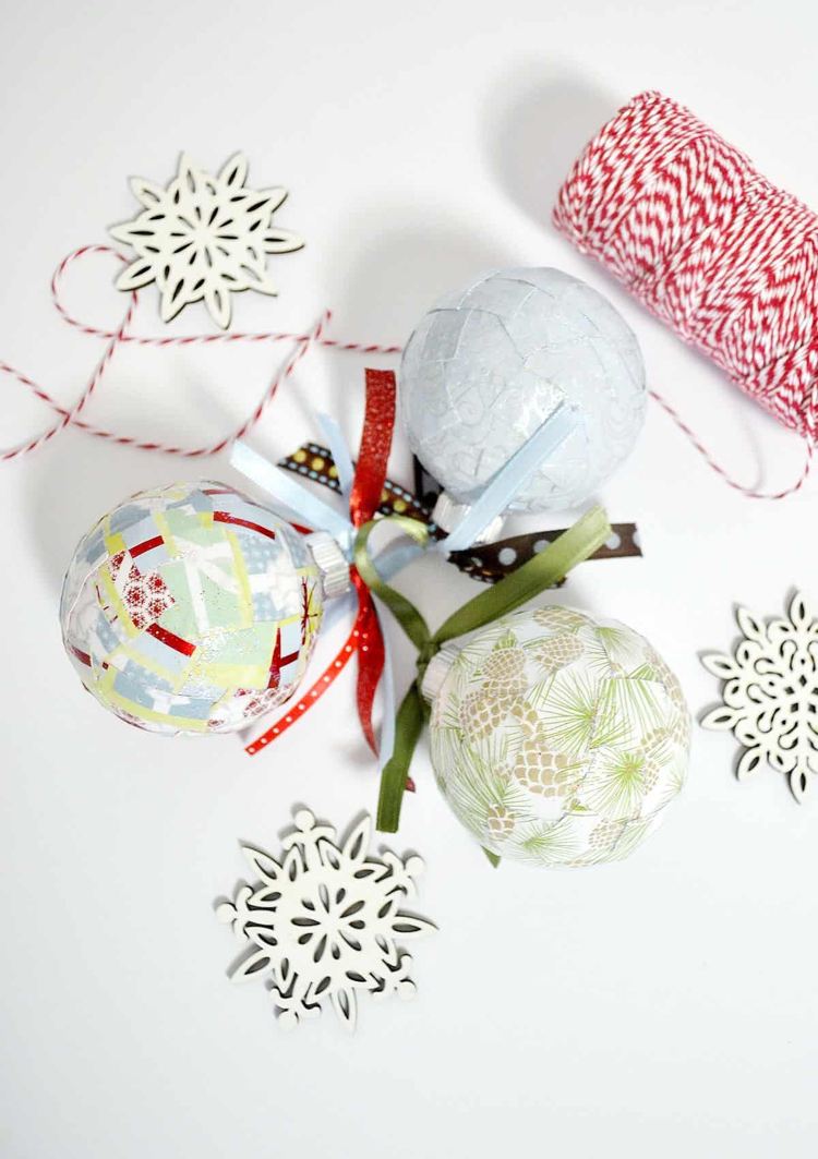 Gör julkulor av papper med servettekniken