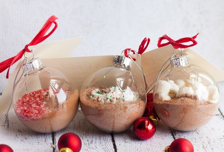 Julbollar-fyll-varm-choklad-kakao-marshmallows-present-ätbara