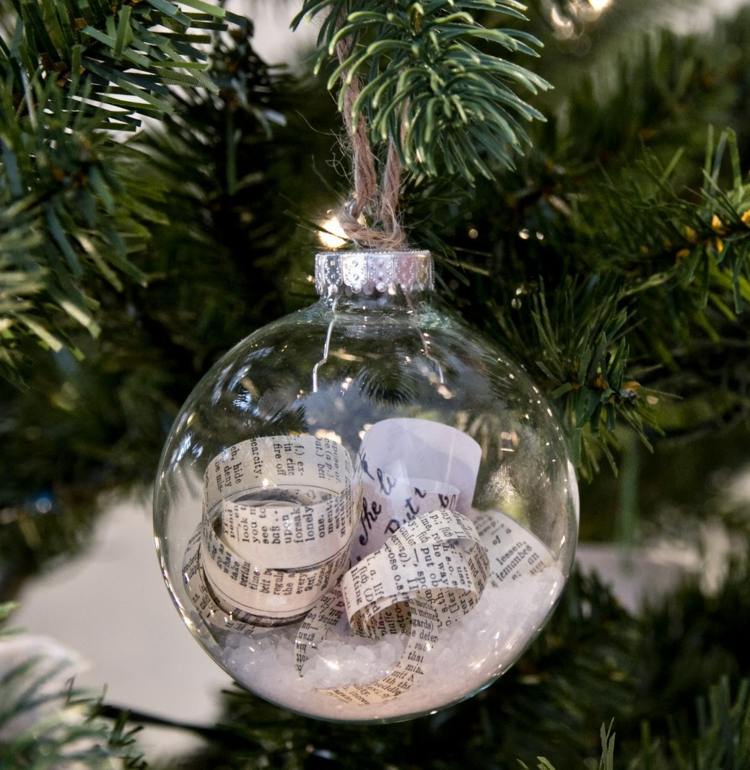 jul-bollar-fyll-jul-träd-dekorationer-tidningspapper-remsor-vintage-konstsnö