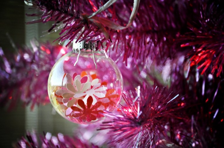 jul-bollar-fyll-mönster-punch-färgglada-hantverk-papper-blommor-lätt