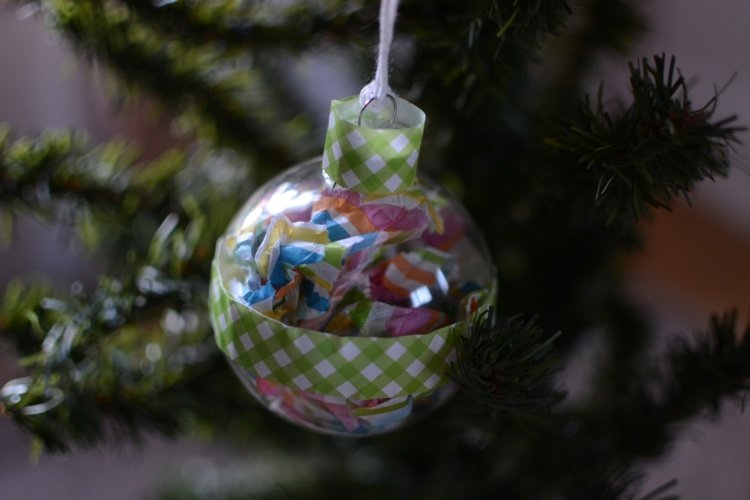 jul-bollar-fyll-näsduk-papper-servett-färgglada-mönster