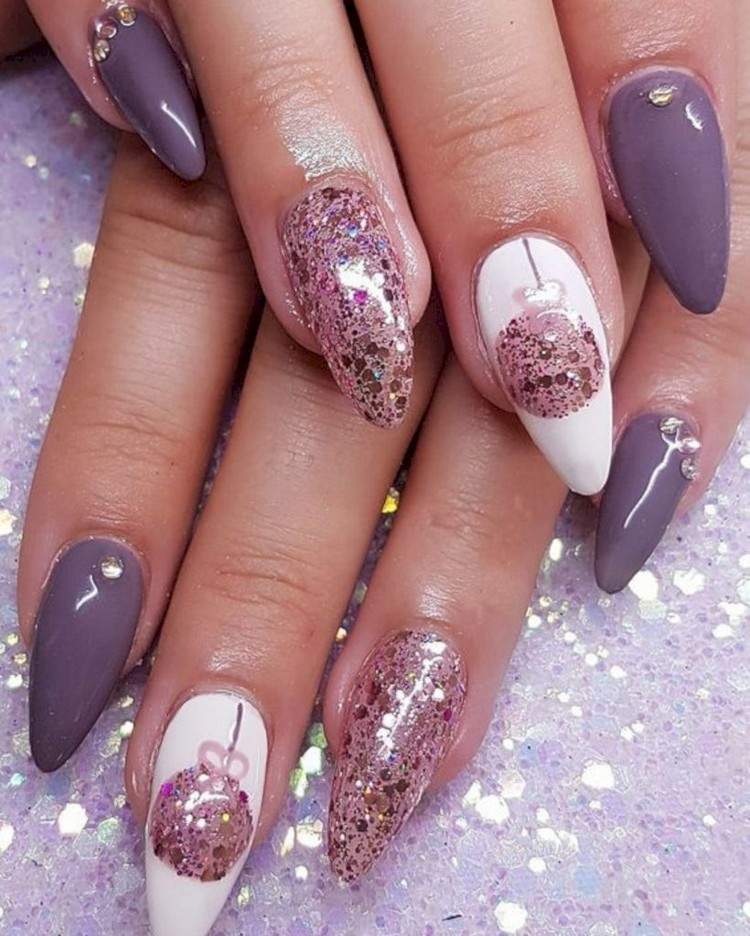 Julnaglar glitter akryl naglar nageldesigner julnaglar 2020