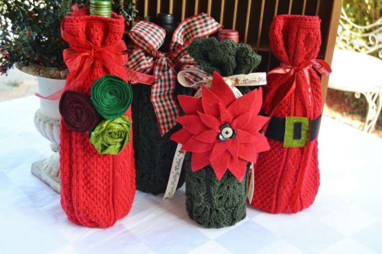 vinflaskor för julförpackning idé stickning blommor filt dekoration